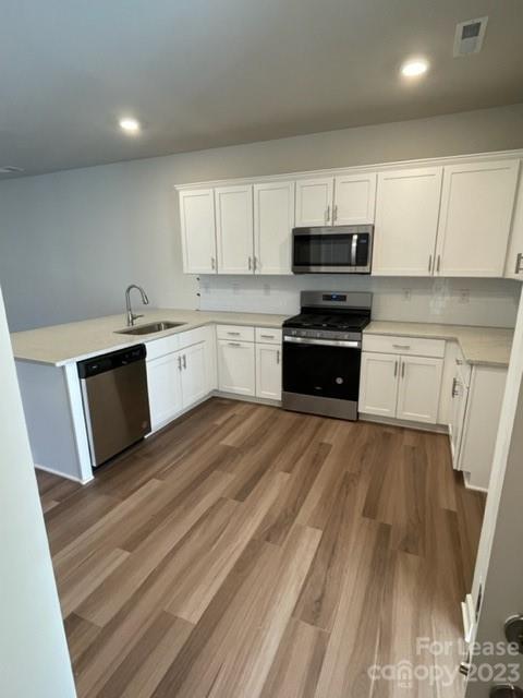 Building Photo - A cozy house with 3 beds and 2.5 bath in H...