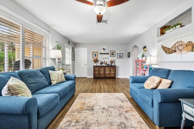Foto del edificio - 5136 Laird Ln