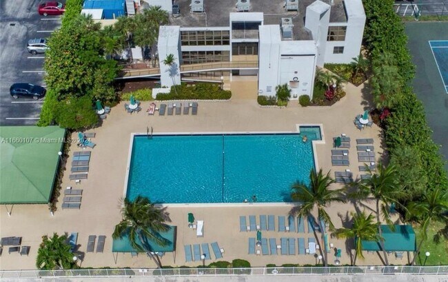 Foto del edificio - 800 Parkview Dr