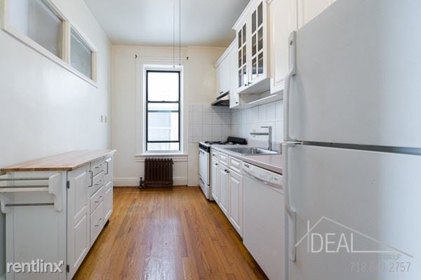 Building Photo - 473 3rd St