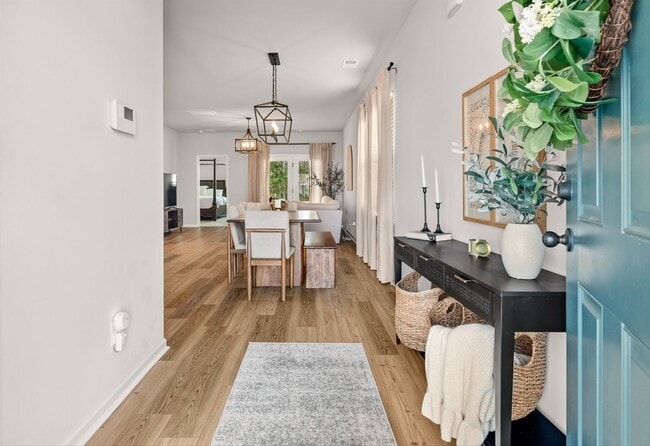 Foto del edificio - Modern Moncks Corner Home!