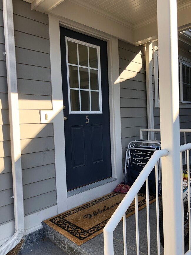 Foto del edificio - 237 E Putnam Ave