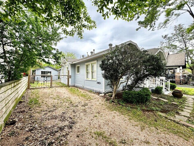 Building Photo - 907 Tabor St