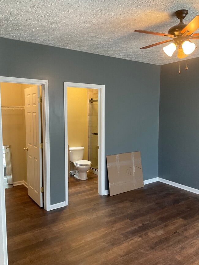 Foto del edificio - 114 Sutherland Dr