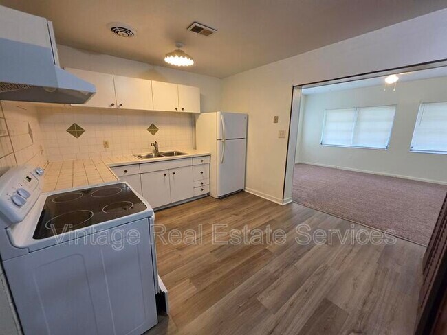 Foto del edificio - 1103 N Crystal Terrace