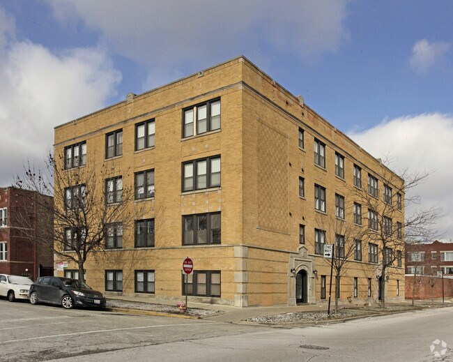 6146 N Ravenswood Chicago, IL 60660 Rentals Chicago, IL