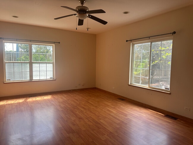 Building Photo - 211 Monarch Dr