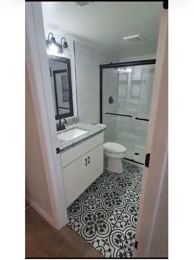 Building Photo - 1965 SW Silver Pine Way