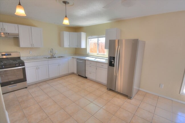 Building Photo - NE Heights 4 Bedroom !!!!