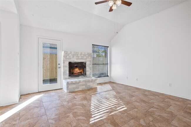 Foto del edificio - 1114 Lochmoor Ln