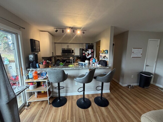 Building Photo - Modern Claytor Square Condo | Prime Blacksburg Location