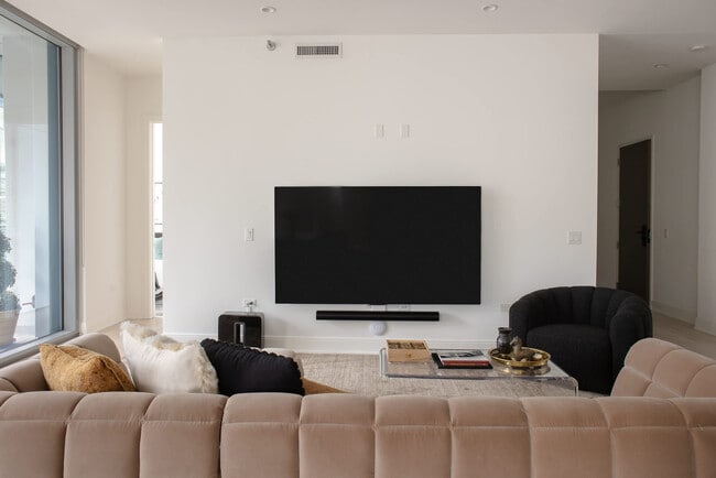 Building Photo - 60 E Randolph St