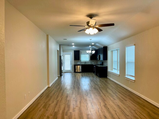 Foto del edificio - Modern 3 Bedroom Home with Office and Covered Patio in Marion