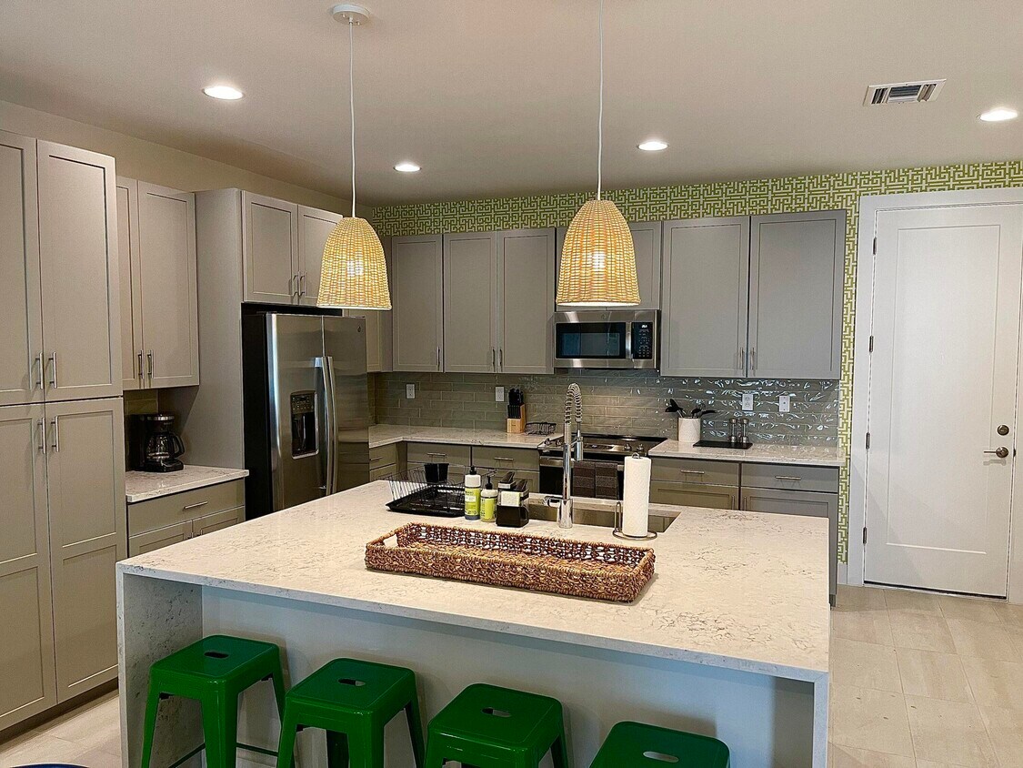 Foto principal - 3860 Lambert Ave