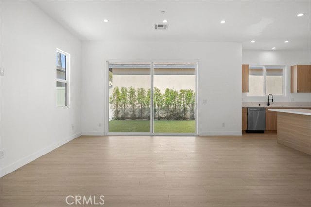 Foto del edificio - 6948 Amestoy Ave