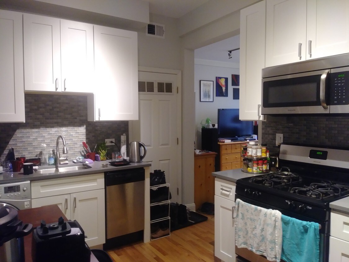 Primary Photo - 2411 N Talman Ave