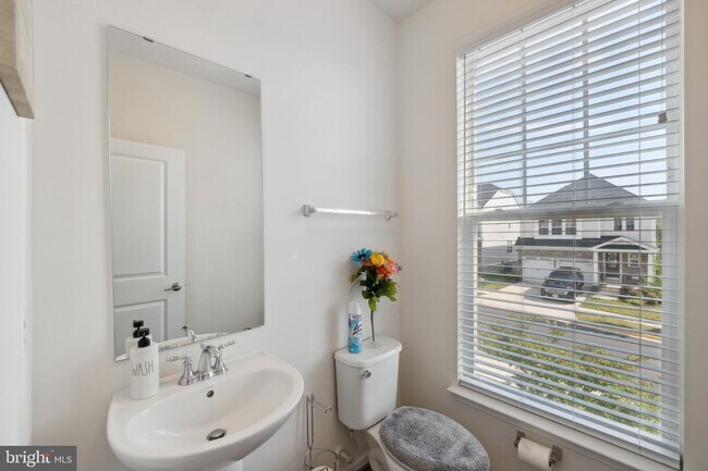 Building Photo - 438 Boxelder Dr