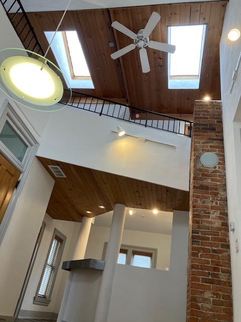Soaring loft unit - 916 N Church St