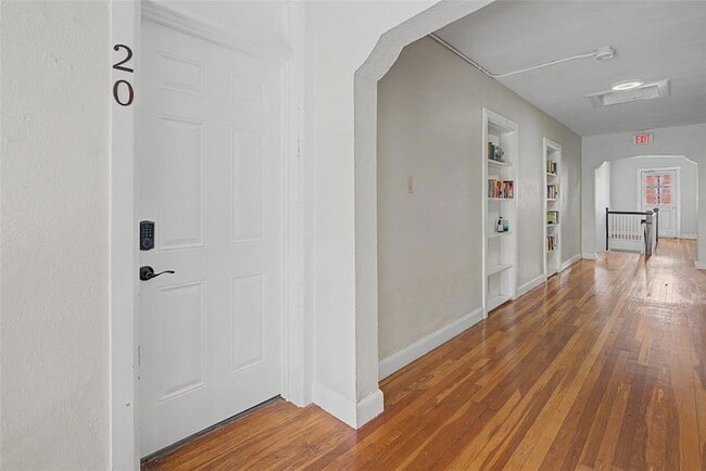 Building Photo - 517 Columbia Dr