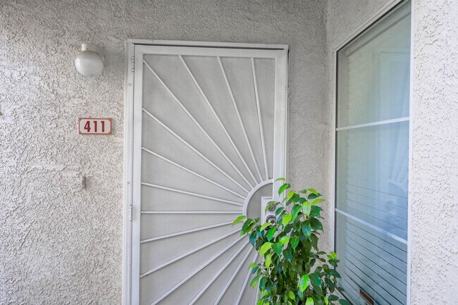 Foto del edificio - Beautifully Updated 2 Bed and 2 Bath Hende...