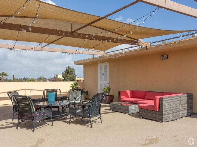 Rooftop Deck - Huston Court