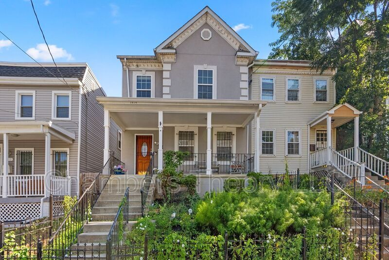 Primary Photo - 1414 Morris Rd SE
