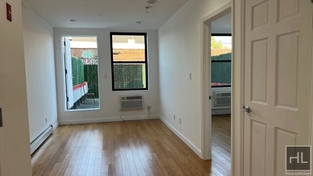 Foto del edificio - NEWLY CONSTRUCTED LUXURY 1 BEDROOM  W/LARG...