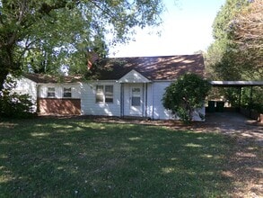 Building Photo - 2630 Darrow Rd