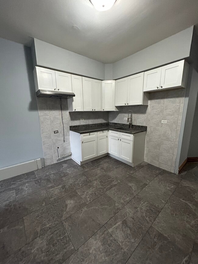 Building Photo - 3149 W 42nd Pl