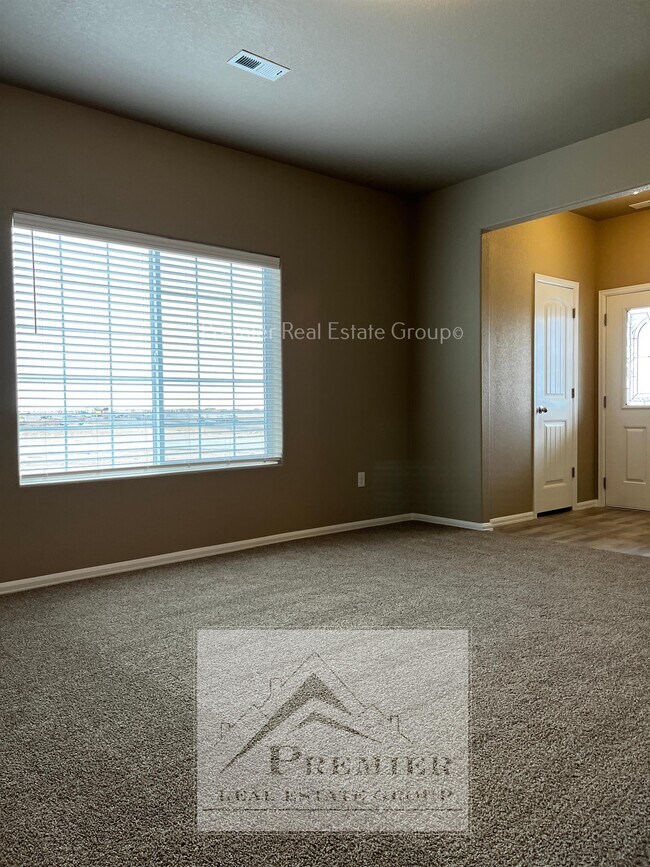 Foto del edificio - 7873 Sand Lake Heights