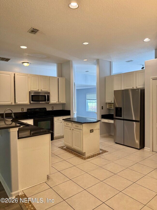 Building Photo - 12255 Lake Fern Dr E