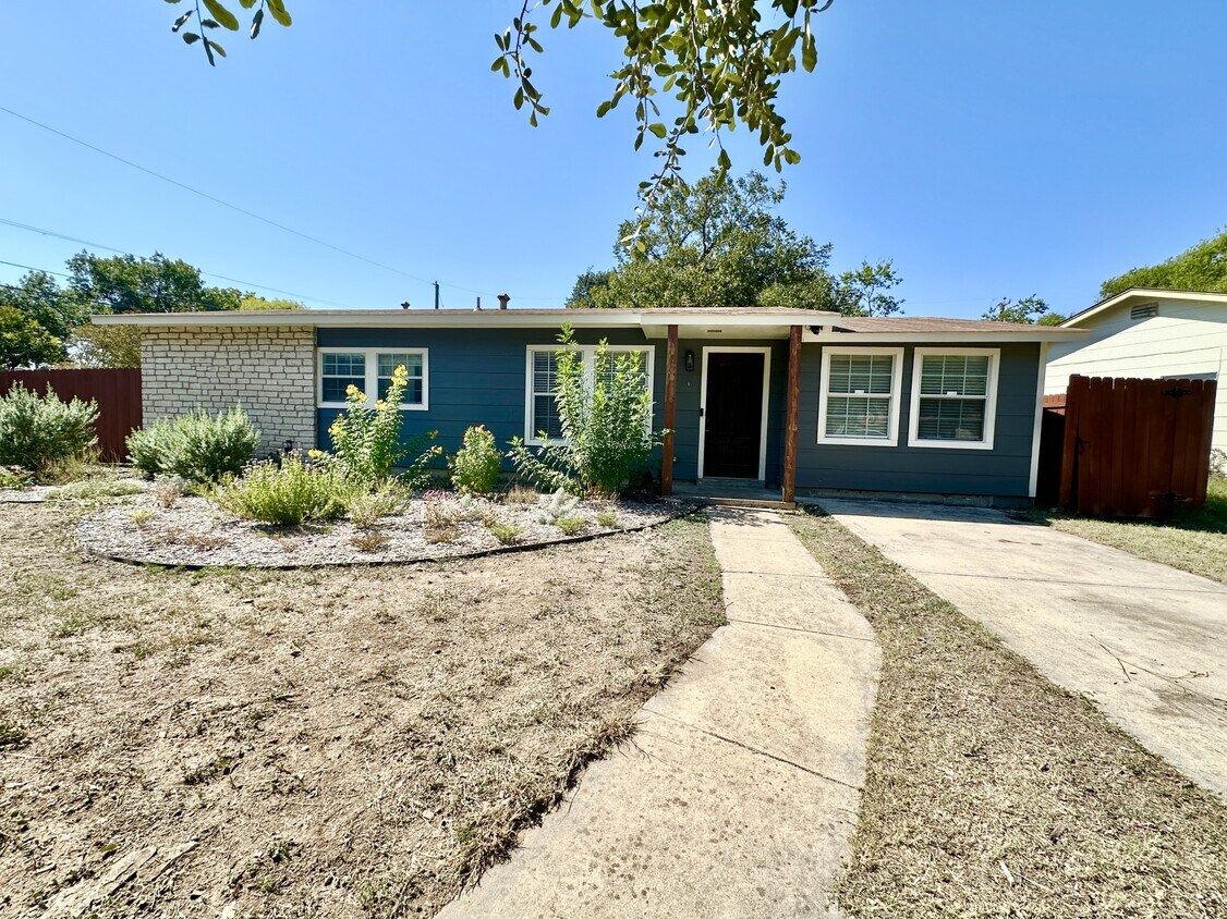 Foto principal - 2902 Shady Springs Dr