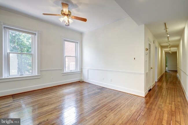 Building Photo - 1613 30th St NW