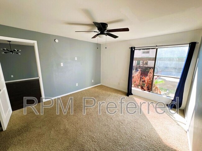 Building Photo - 2824 S Bartell Dr