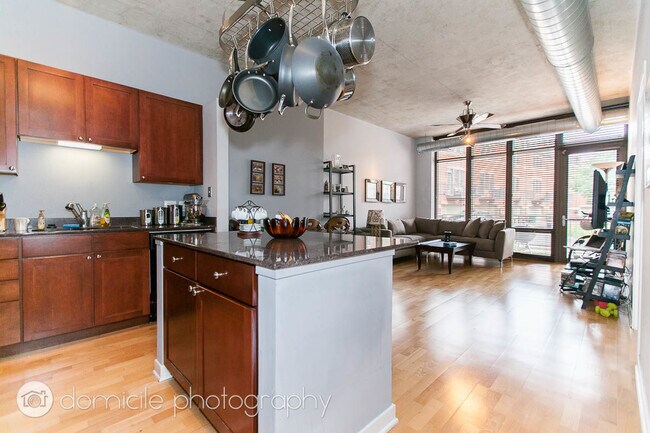 Foto del edificio - 1000 N Kingsbury St
