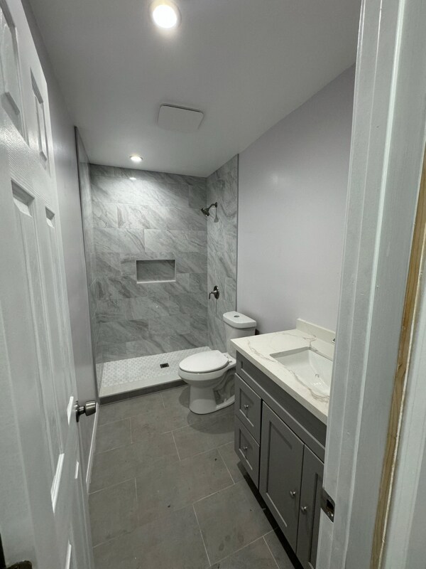 Building Photo - 912 E Artesia Blvd