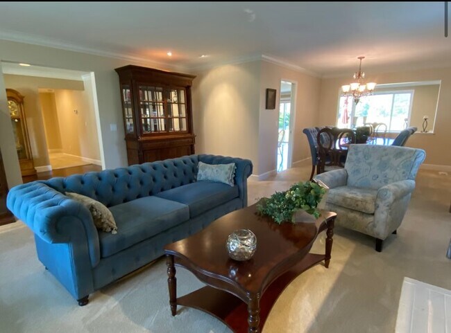 Foto del edificio - 6828 Fairfield Dr