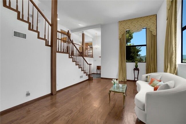 Foto del edificio - 2524 Ivan Hill Terrace