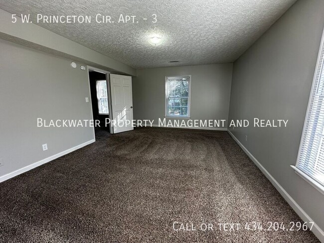 Building Photo - 2 Bedroom 2 Bathroom Apartment in Rivermont!