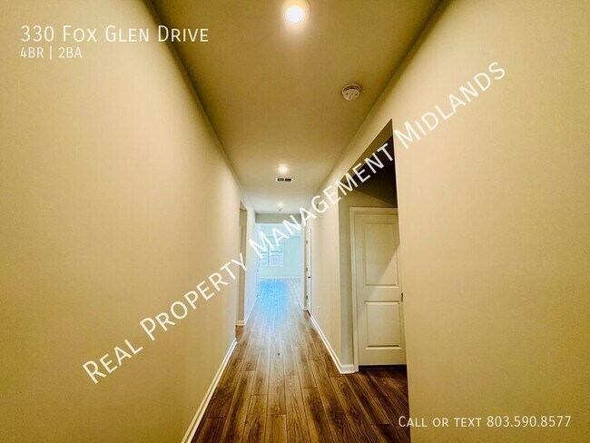 Foto del edificio - 330 Fox Glen Dr