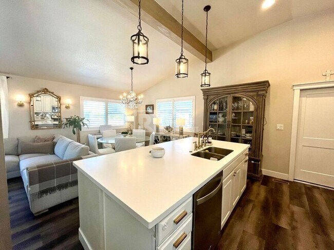 Building Photo - 3640 Inspiration Dr