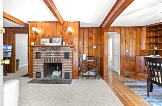 Living room - 435A Walpole St
