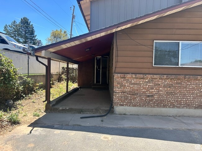 Building Photo - 3554 Van Buren Ave