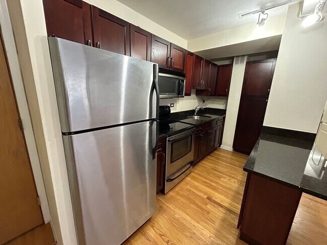 Foto del edificio - 4180 N Marine Dr