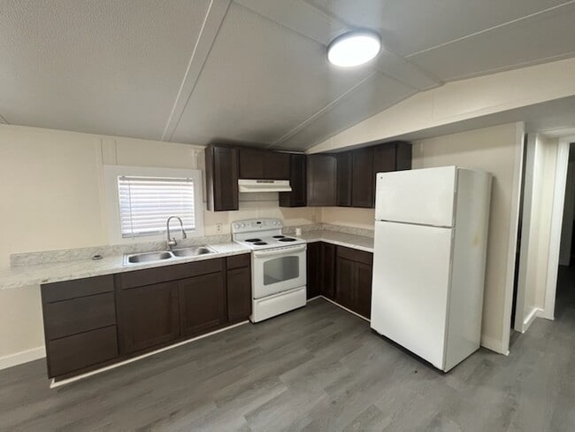 Foto del edificio - 678 Denton Blvd NW