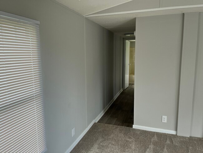 Foto del edificio - 207 Heath Rd