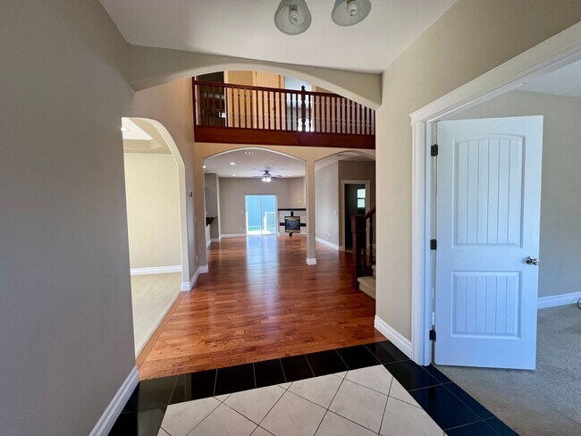 Foto del edificio - Beautiful 3 Bedroom in Private Community! HALF OFF FIRST MONTHS RENT!