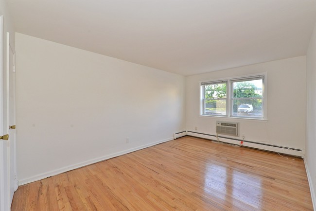 Building Photo - 502 Chestnut St