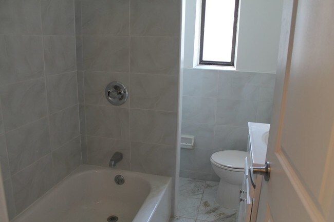 Foto del edificio - 353 E 66th St