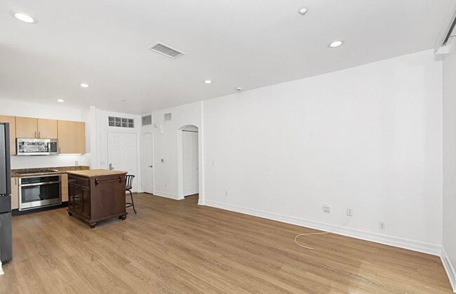 Building Photo - 525 Eleventh Ave
